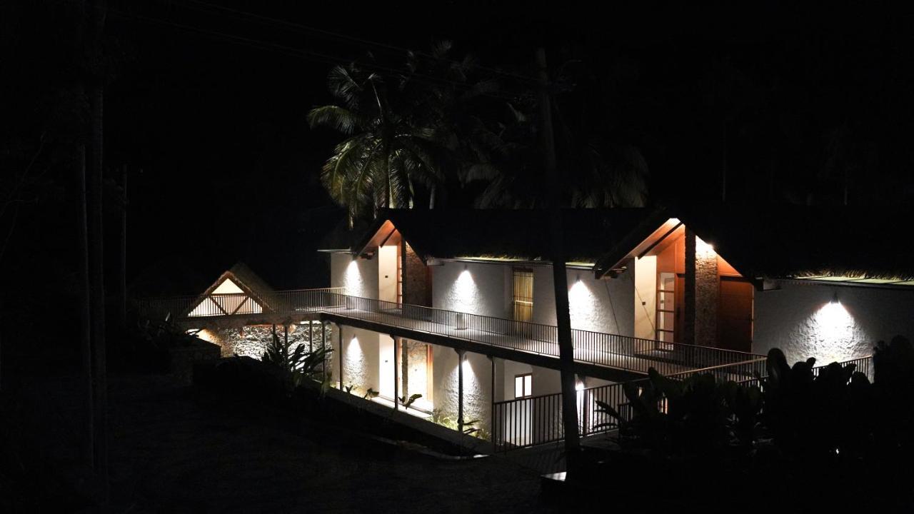 Maayaa Riverside Villa By Kpm Tripenta Attappādi Buitenkant foto